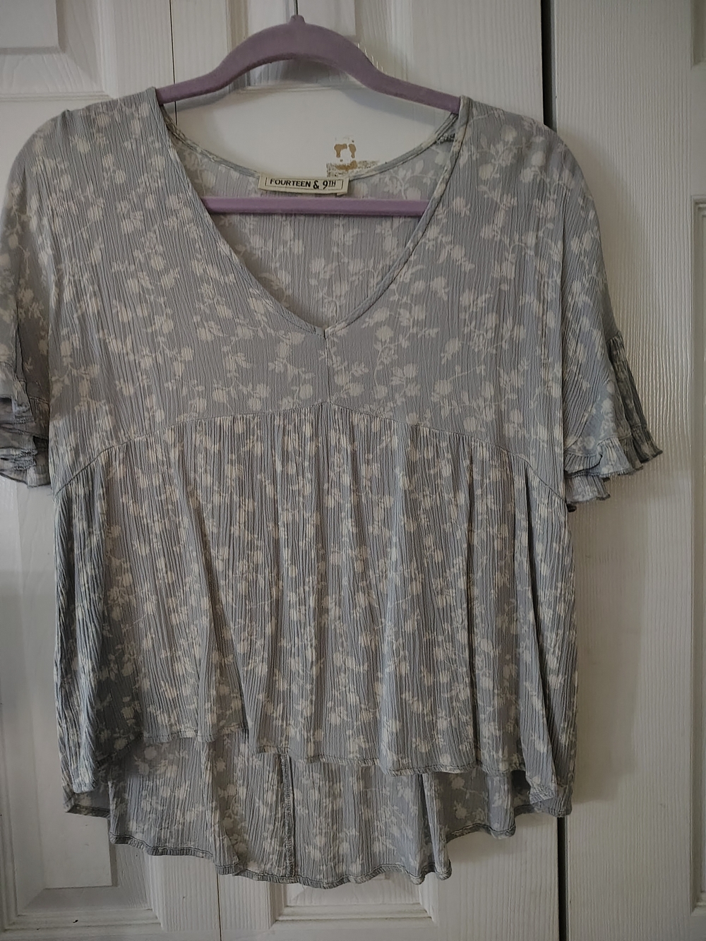 Fourteenth & 9th Pale Gray Floral V-Neck Ruffled Tunic Top